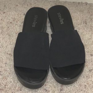Stevie’s platform sandals 🖤